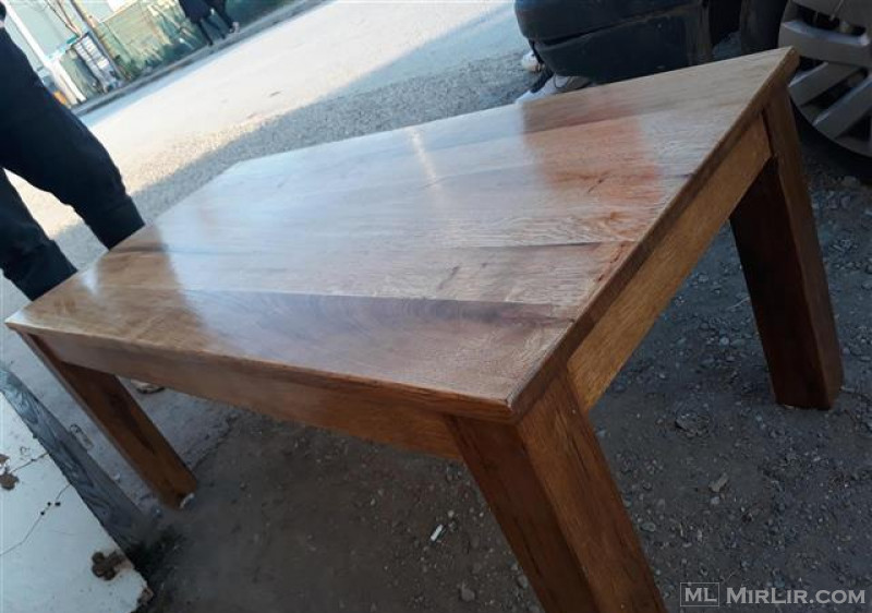 Tavolina nga druri i Bungut
