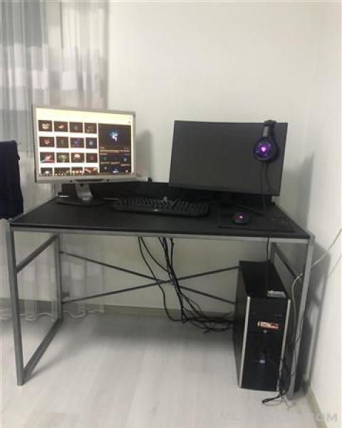 Kompjuter,monitor,tavoline,maus,tastiere,mauspad,degjuese