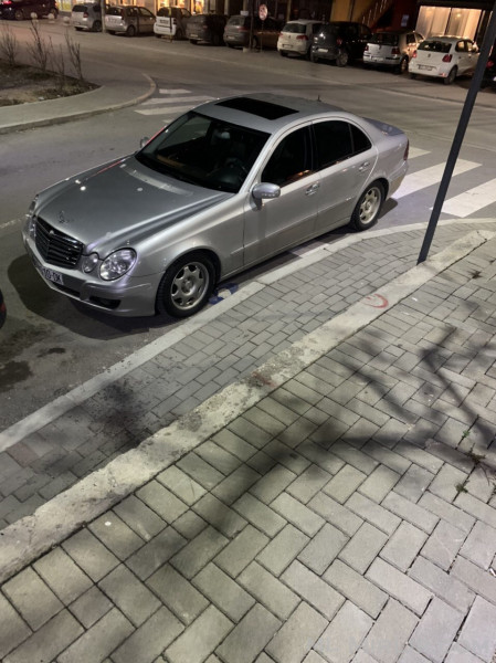 Mercedes Benz E320