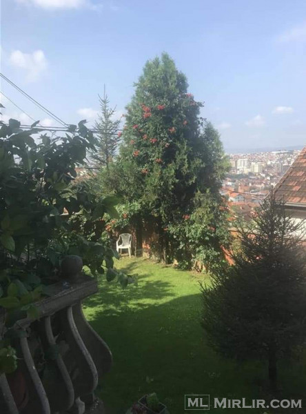Kodi 492  ➡️ SHITET shtëpia me 4 ari tokë  📌Gjendet në Prishtinë,  ✅ Me dokumentacion të rregullt  ✅ Shtëpia ka 240 m2 