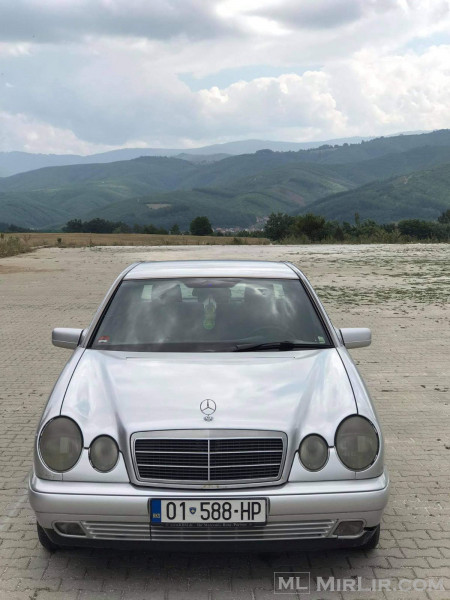 Mercedes e220 viti 2000