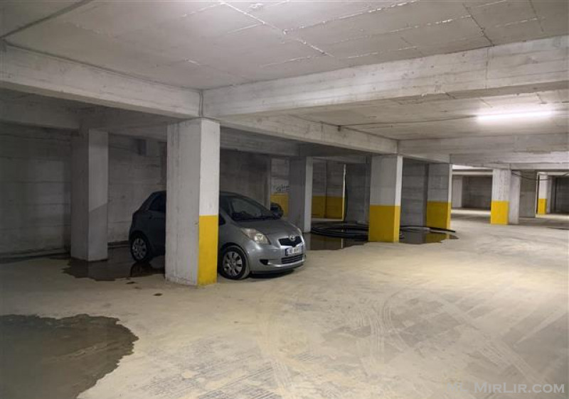 Shitet okazion nderrohet garazh tek golden park , amerikan 3