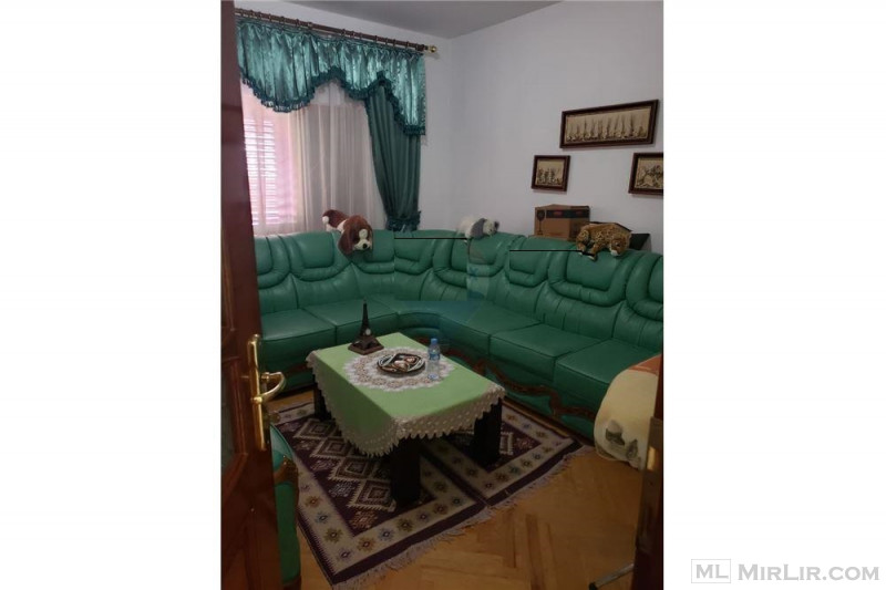 Apartament - Me Qira - Xhamlliku, Shqipëri Apartament 3+1+2 me qira prane QSUT-se!
