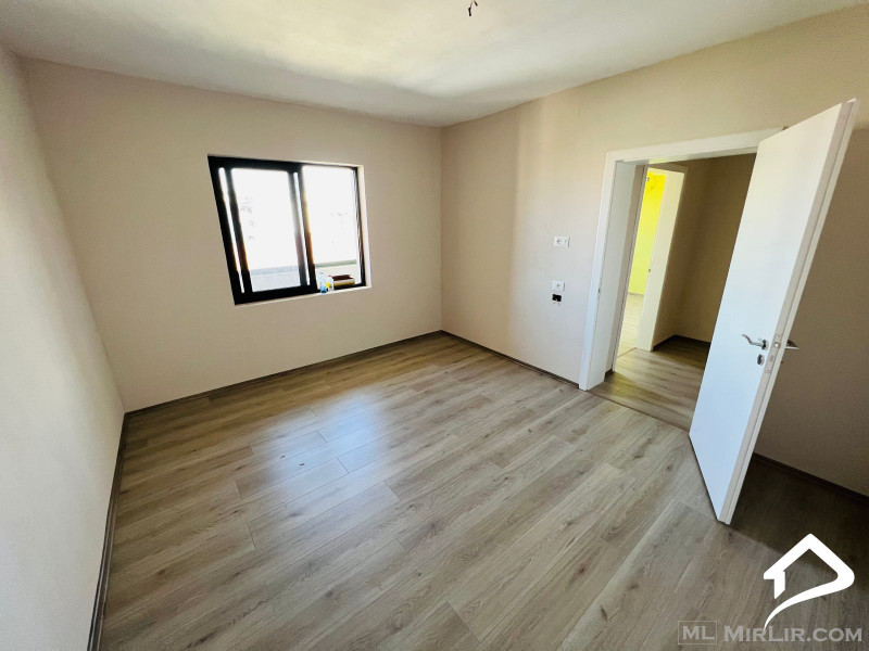 Shitet apartament 1+1 Sip 📐 56m2 kati 5 e restauruar prane shkolles Miqesia, Shkoder