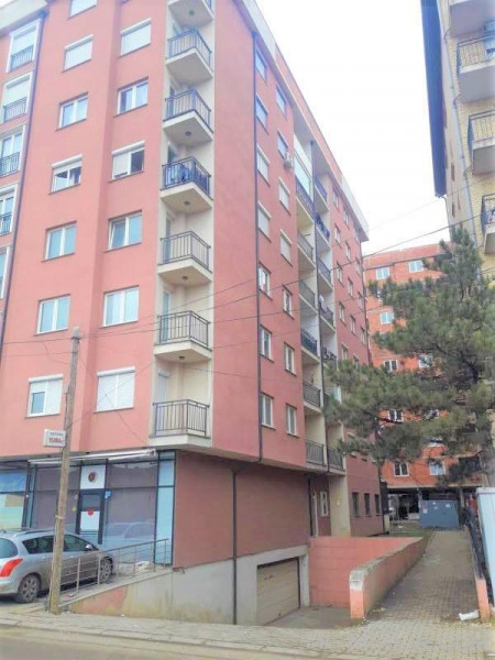 Shitet banesa 3 dhomëshe 93m2 kati i 1-rë në Fushë Kosovë