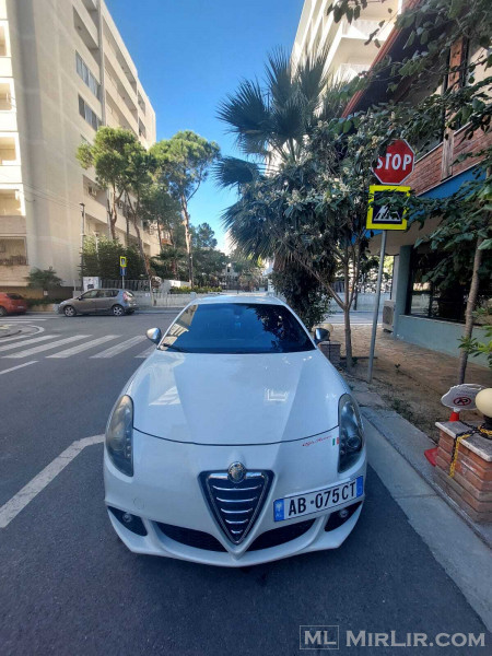 Alfa Romeo Giulietta.