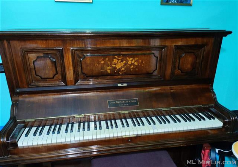 Piano Klasike John Brinsmead & Sons me Kornize Dekorative