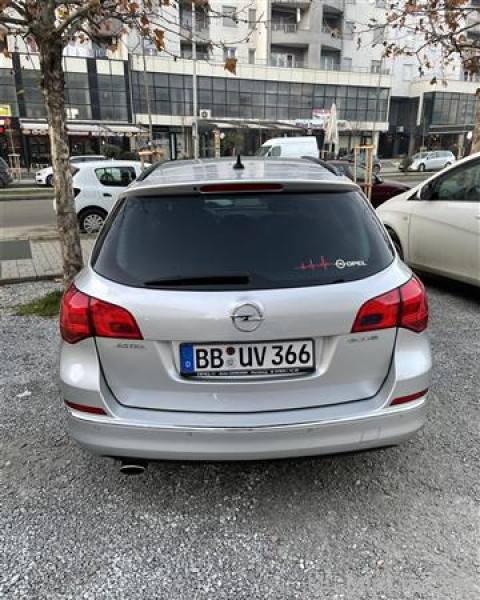 Opel Astra 2.0 CDTI sapo ardhur nga ??