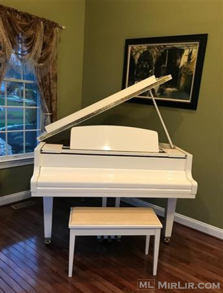 Yamaha GH1 White Baby Grand Piano One Owner Excellent Condit