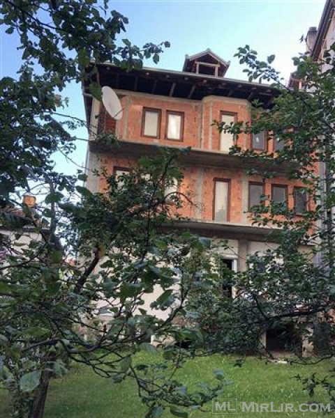 Ofrohen për shitje dy shtëpi në Prishtinë në lagjen Aktash a
