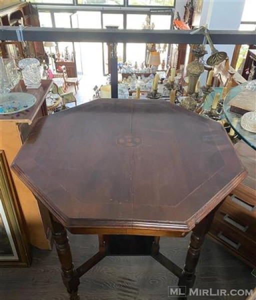 Tavoline antike, stil Edwardian anglez i viteve 1900, druri.