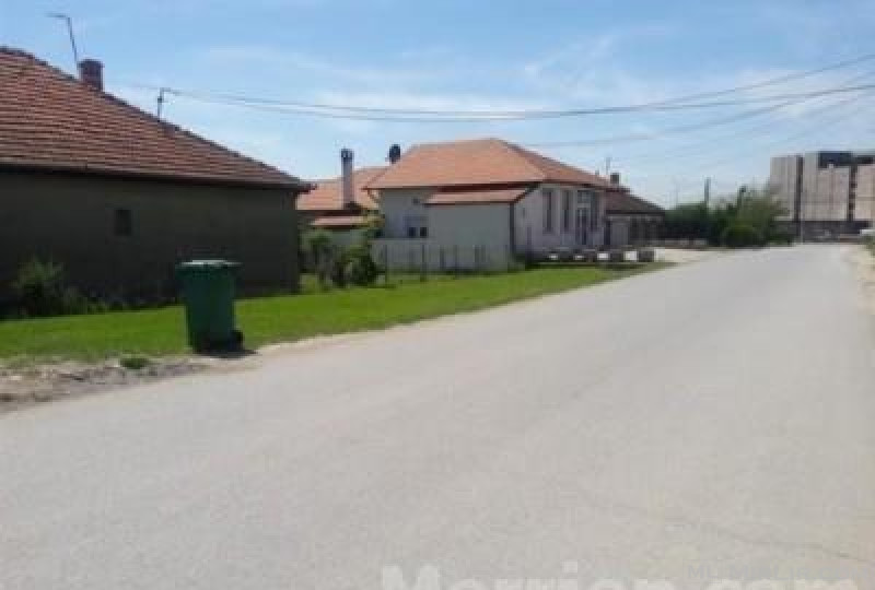  Shiten 3 shtëpi në 46 ari truall ne Çagllavicë