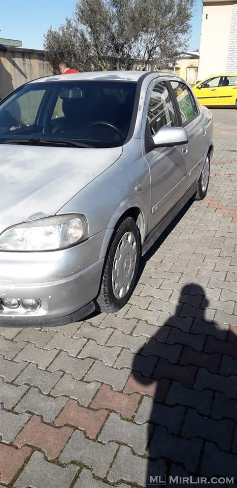 Shitet Opel Astra