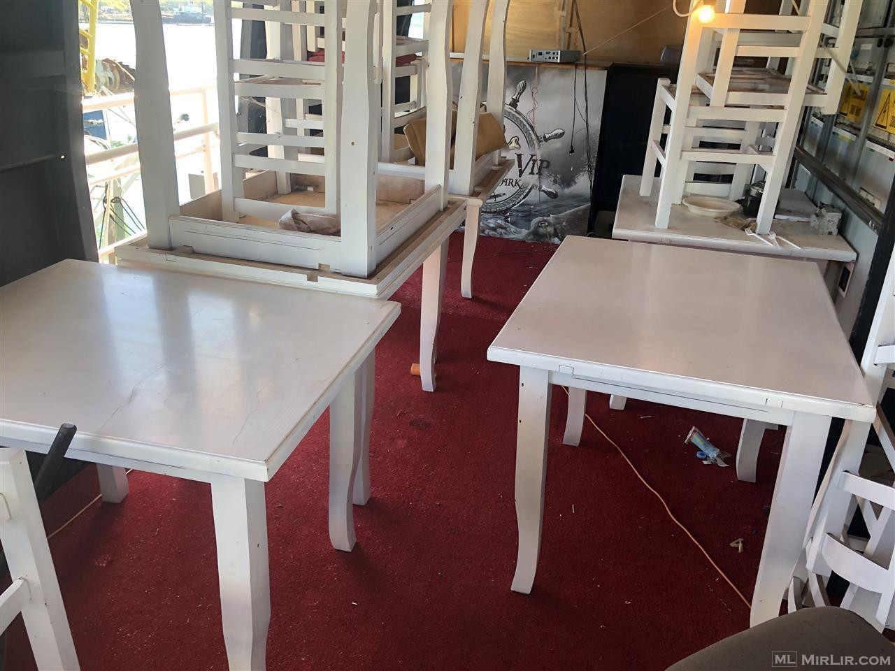 Tavolina dhe karrige