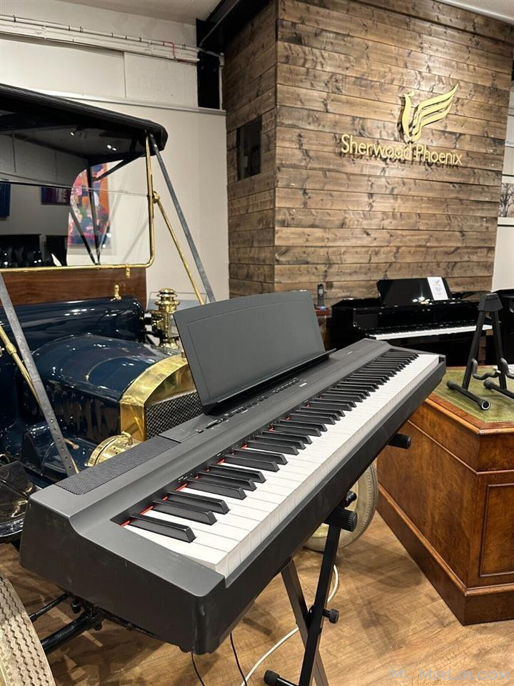 Yamaha P125 Black Digital Piano Ex Display   SHERWOOD PHOENI