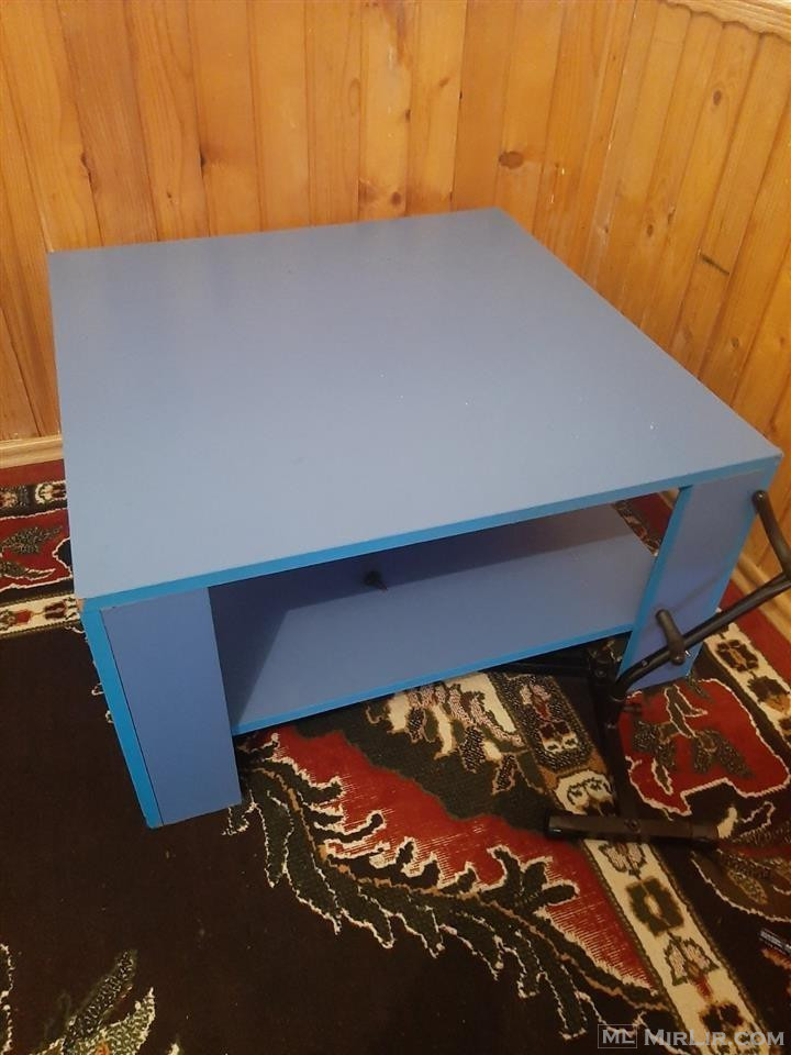 Shitet tavolina me 1 karrike ngjyr te kaltert 