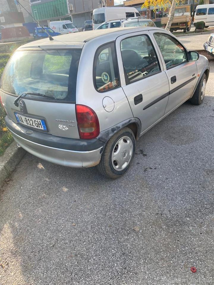 Shitet Opel Corsa 