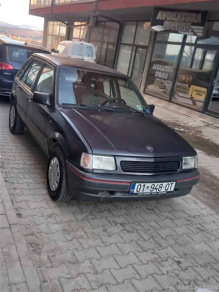 Opel corsa 1.1 benzin 1991 boj ndrrim
