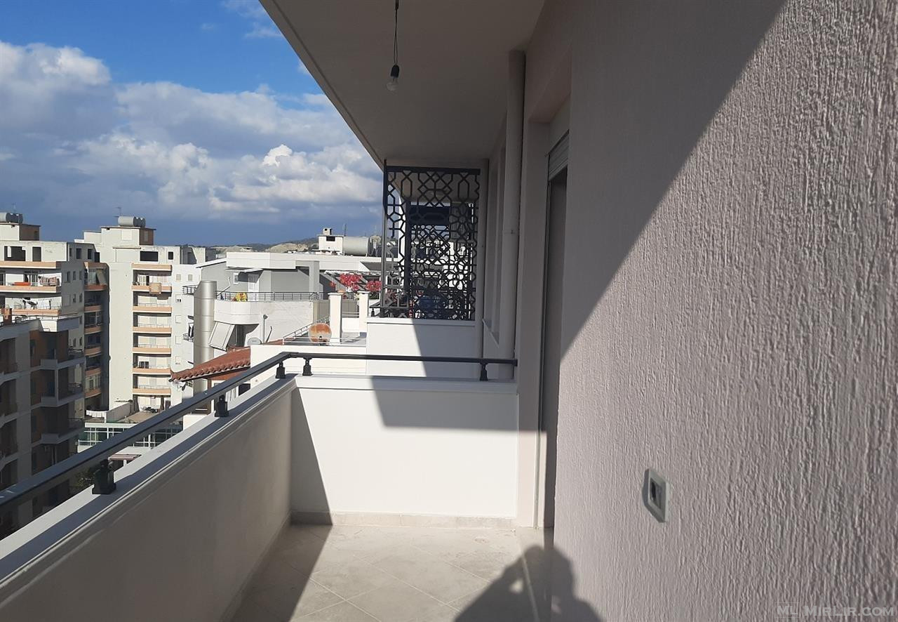 Shitet Apartament 2+1+2 në Bulevardin Vlorë-Skelë