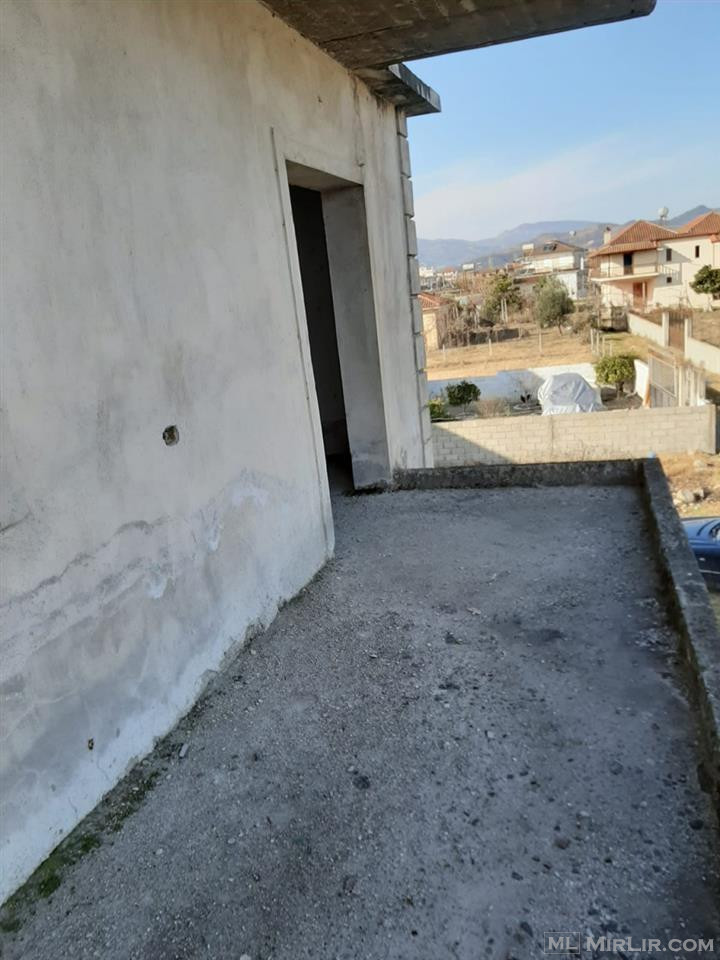 Shitet shtëpia 2-katëshe në Lagjen Skënderbej, Elbasan.