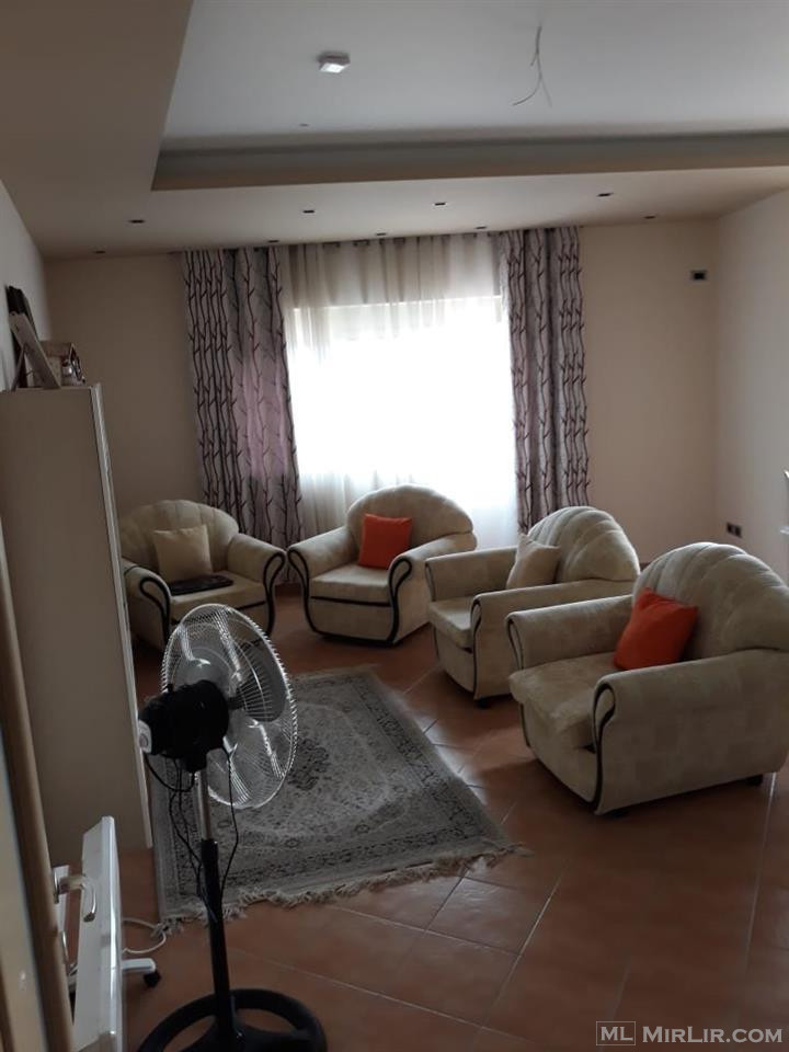 Shitet apartament 2+1 me sipërfaqe 85 m² në qëndër të Elbasa