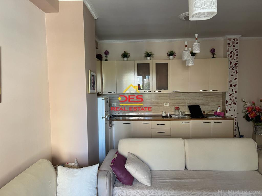 SHITET APARTAMENT 2+1 TE KONSULLATA ITALIANE , VLORË.