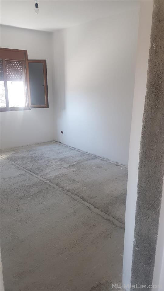 Shitet apartament 2+1 te  ish-shkolla e naftës .