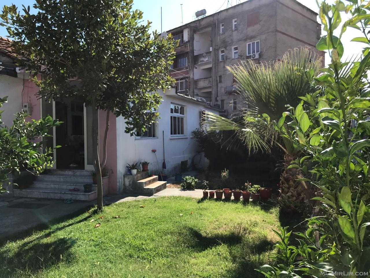 Shitet shtëpi private në lagjen 28 Nëntori, Elbasan. 