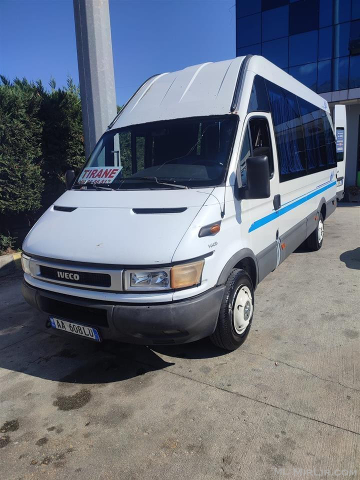 Shitet minibus iveco daily 20 vende