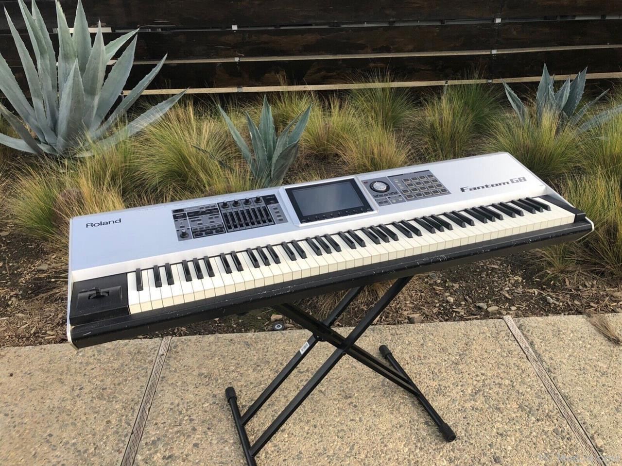 Roland Fantom-G8 Workstation Keyboard - pre-owned 88-note