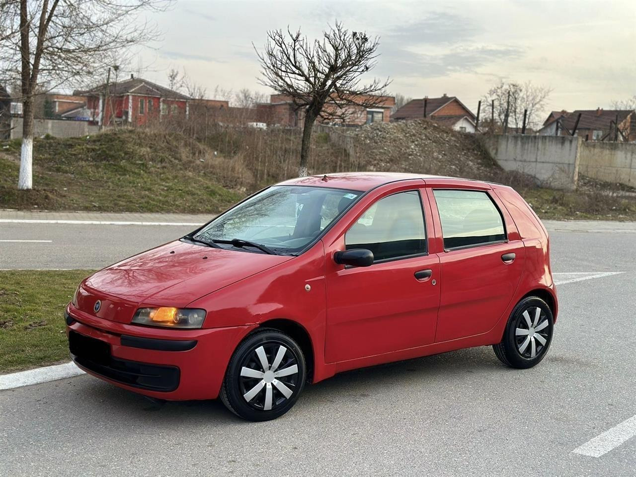 Shitet Fiat Punto  Me Klim Viti 2002 Rks 1 Vit 1.2 benzin 18