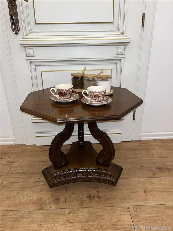 Tavoline çaji neoklasike