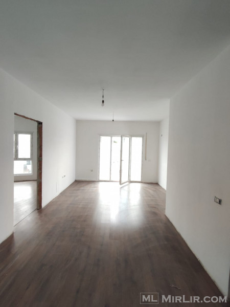 Shitet, Apartament 1+1, Rruga e Barrikadave, Tiranë