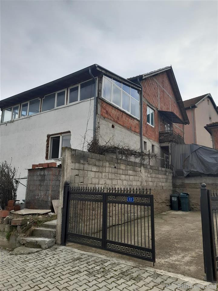 Shitet shtepia ne Kodren e Deshmoreve - Gjilan