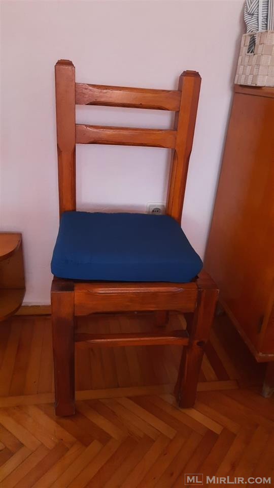 Tavolina dhe karrige