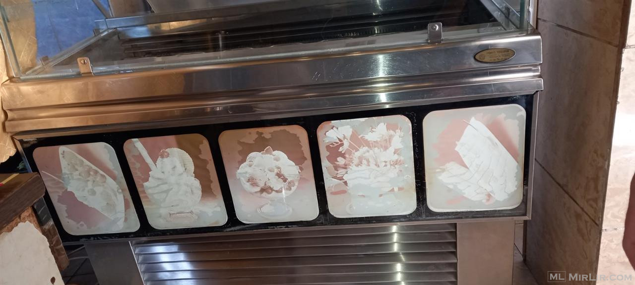 Shitet vitrina për akullore