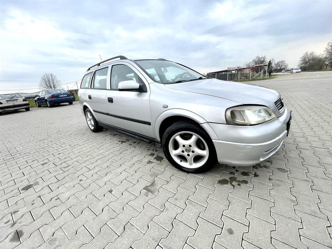 Shitet Opel Astra 2.0 Dizel 2002