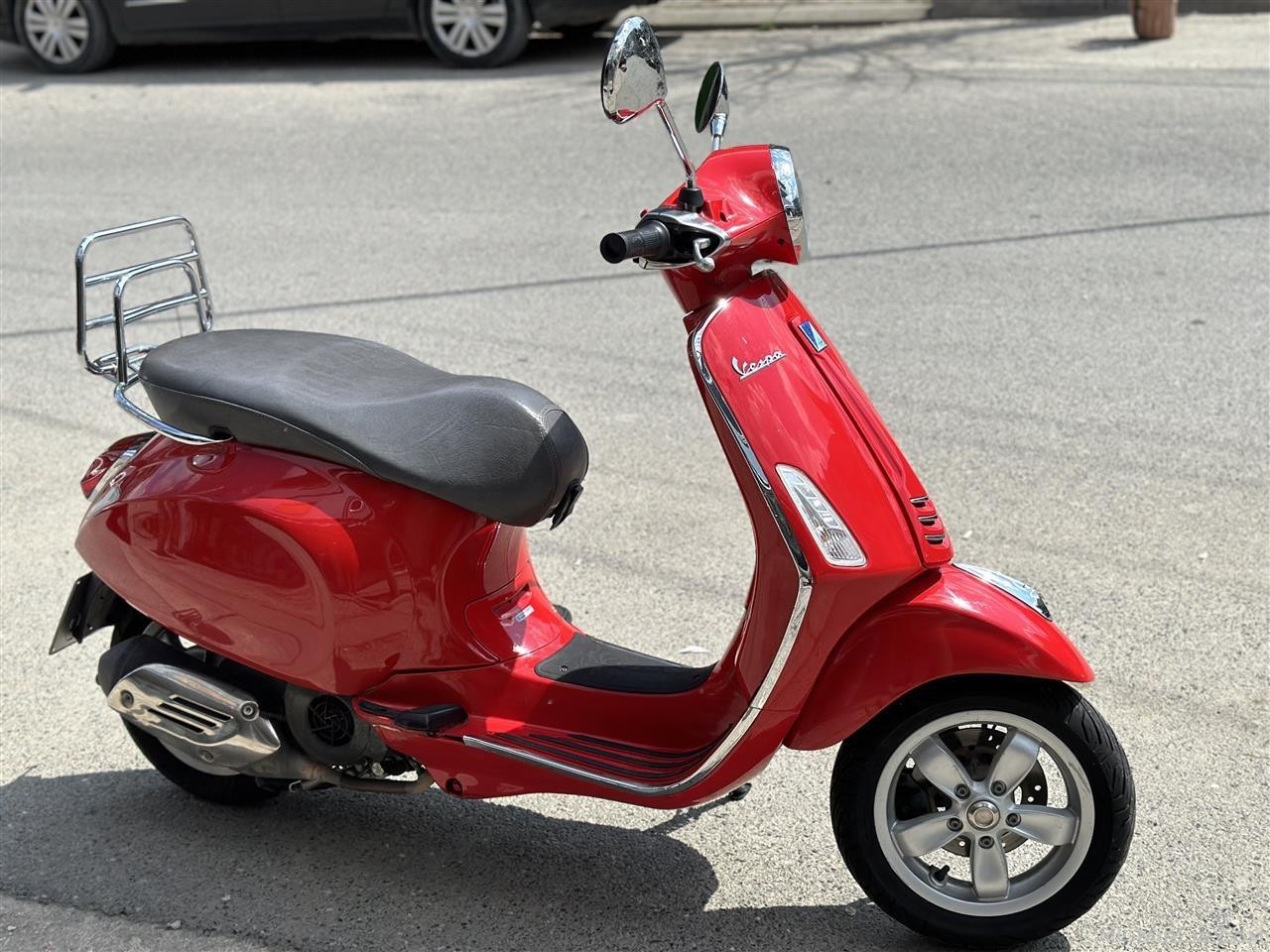 Vespa Primavera, 2015 ,125 cc, shitet-nderrohet. 3600 euro