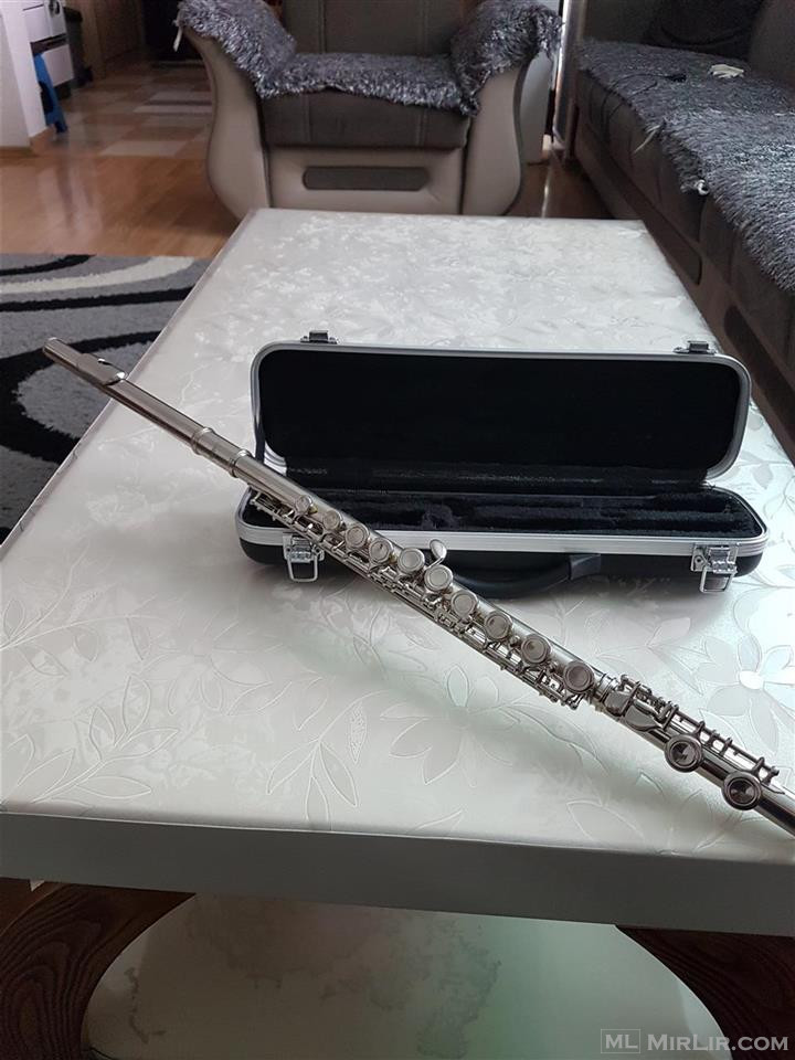 Shitet flauta ne gjendje shume te mire