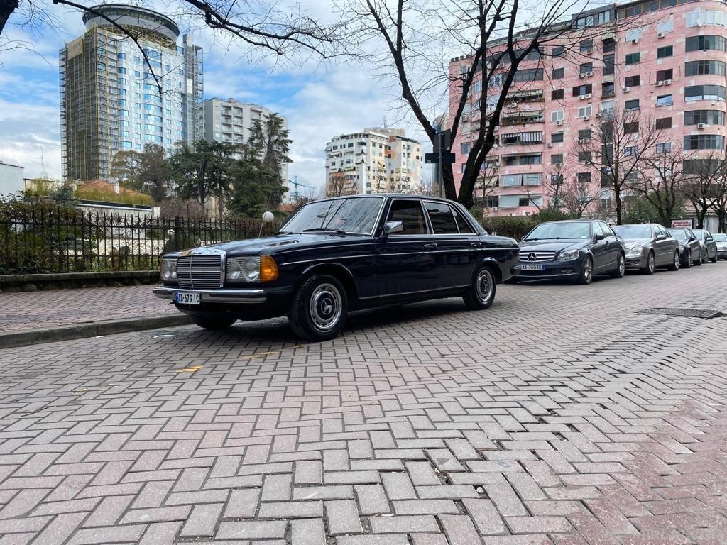 Mercedes benz 240 W123