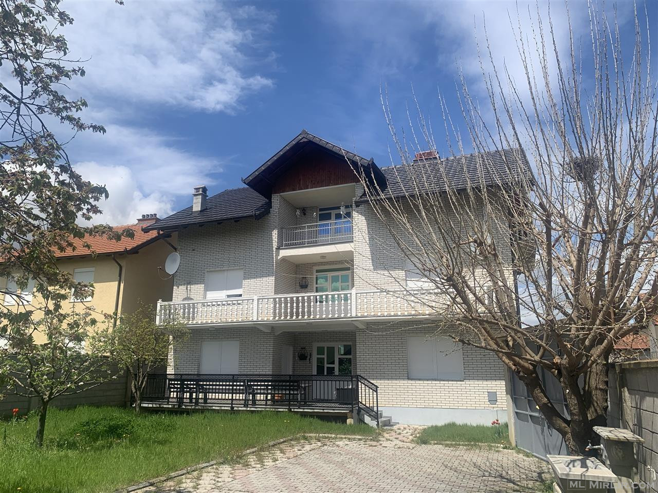 Shiten 2 shtepi ne Shipol Mitrovice