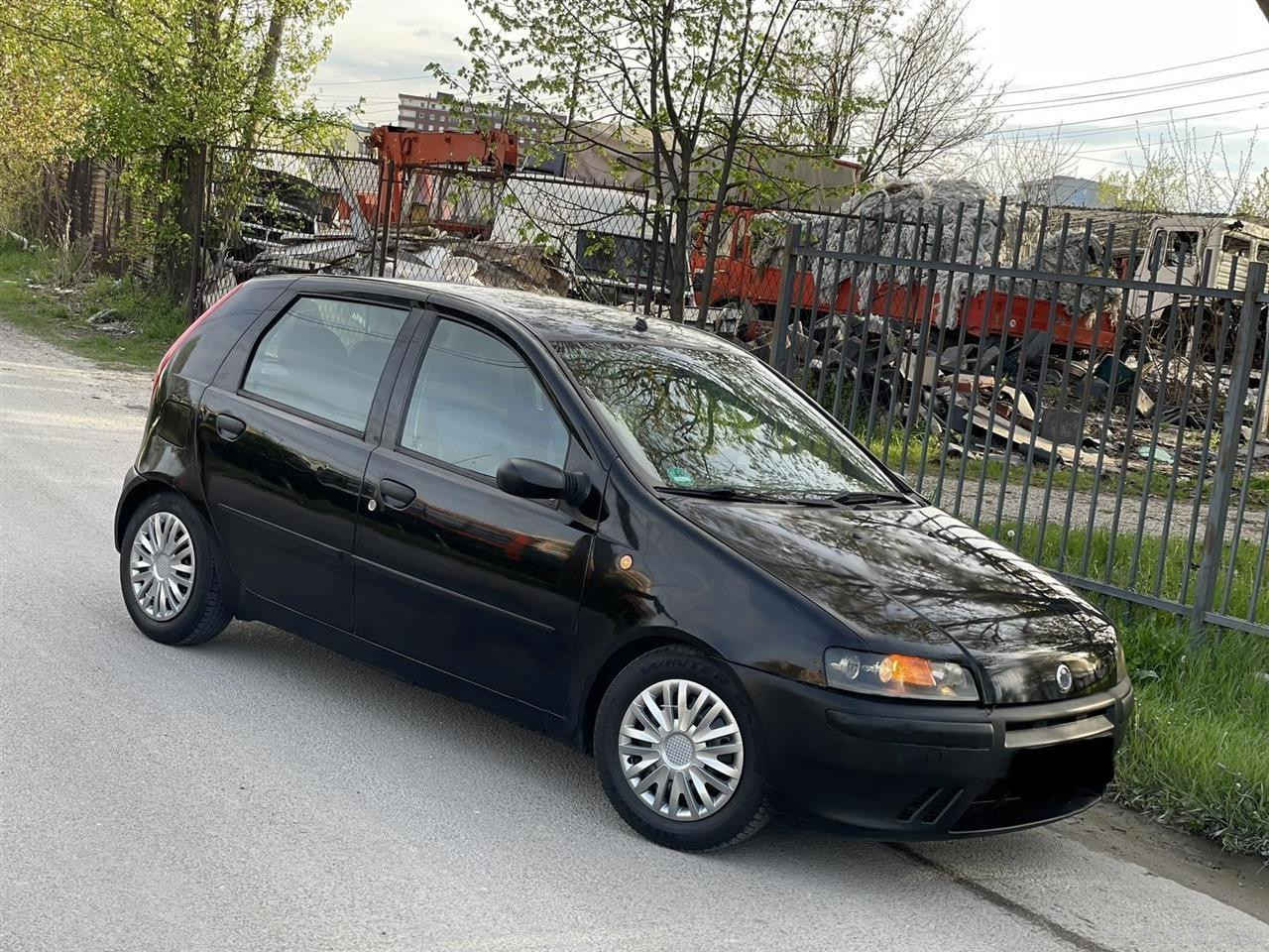 Shitet Fiat Punto 1.2 Benzin Viti 2001 Regjistrim 8 Muaj 