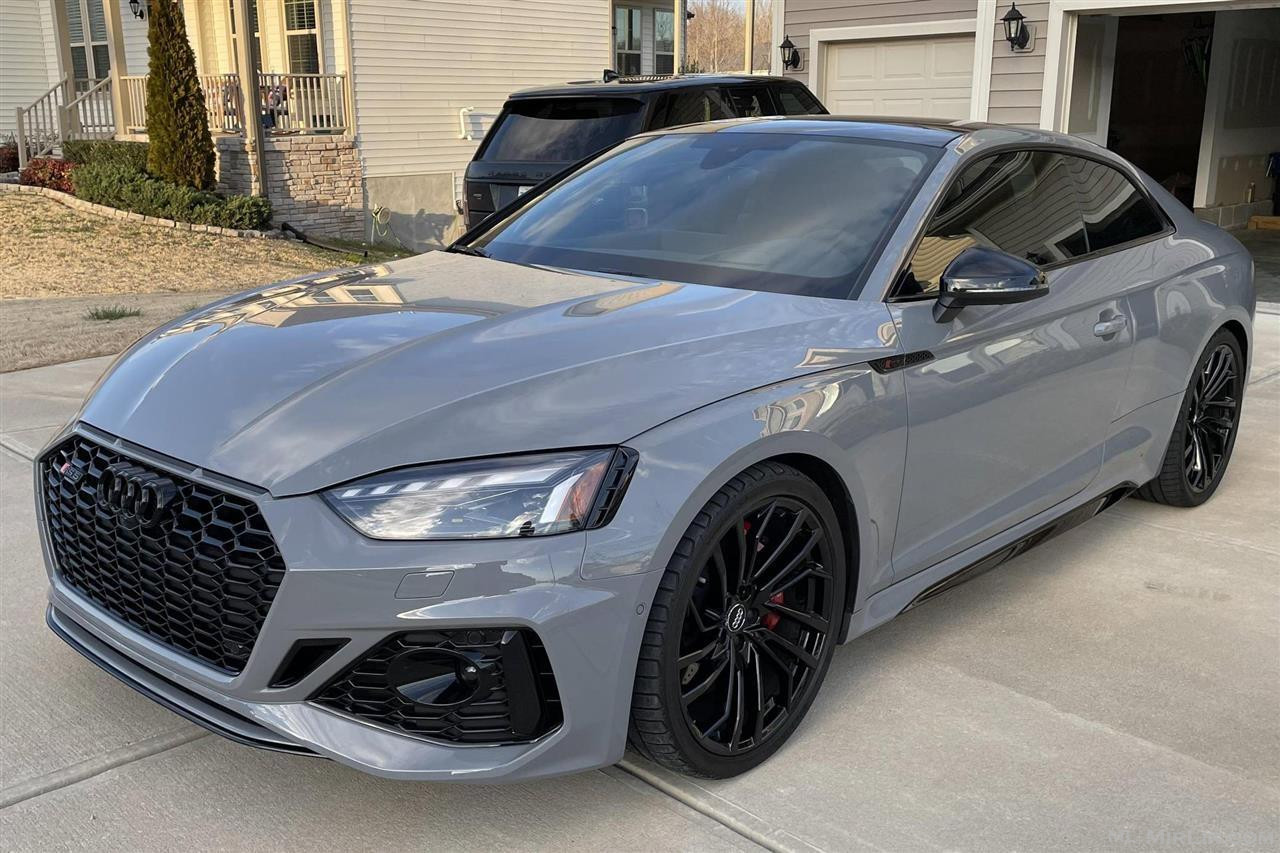 Shes Audi RS5 