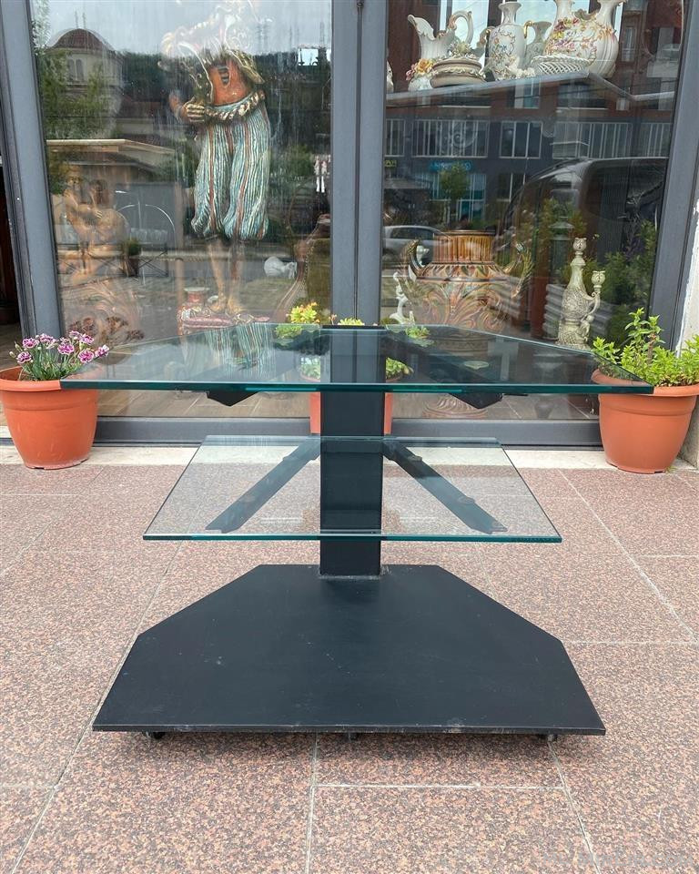 Tavoline e vogel sherbimi hekuri me xhama.