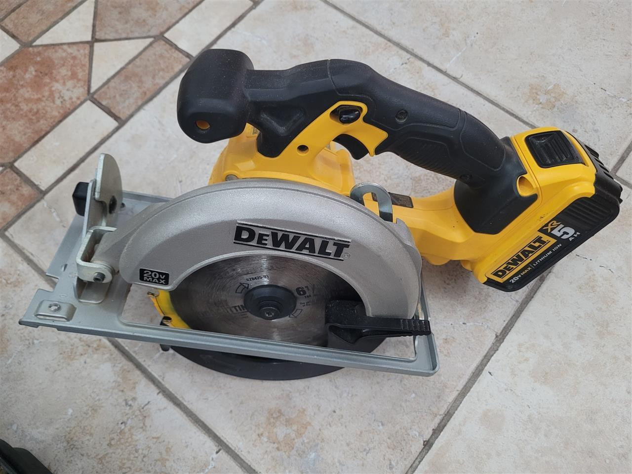Dewalt 20V Circular Saw and Drill