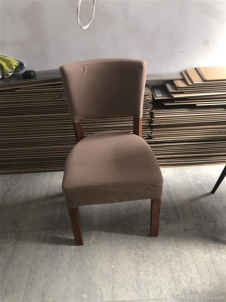 Shiten karrige dhe tavolina per lokal