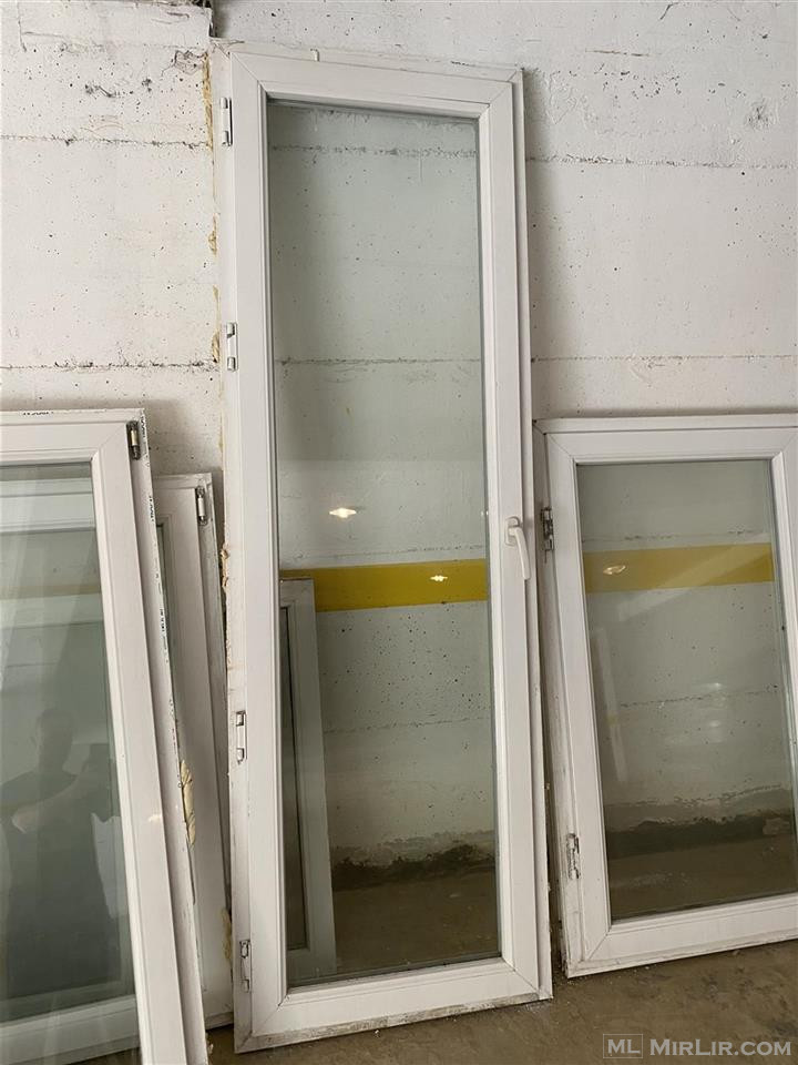 Dera e ballkonit plastikes 225 x 75 cm