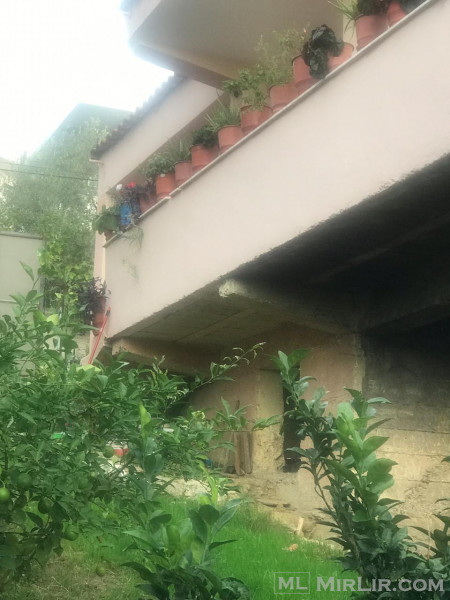 Shitet shtepi 2 - kateshe ne rrugen Fuat Toptani afer Qytetit Studenti Tirane. 