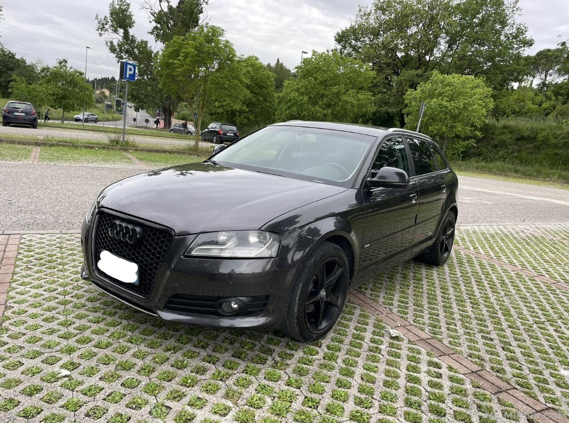 Audi a3 gas benzin te fabrikes makina ndodhet ne itali 
