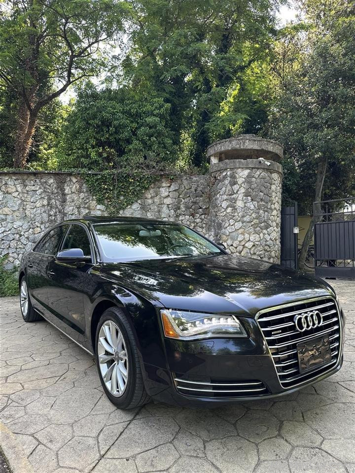 Audi A8L 4.2